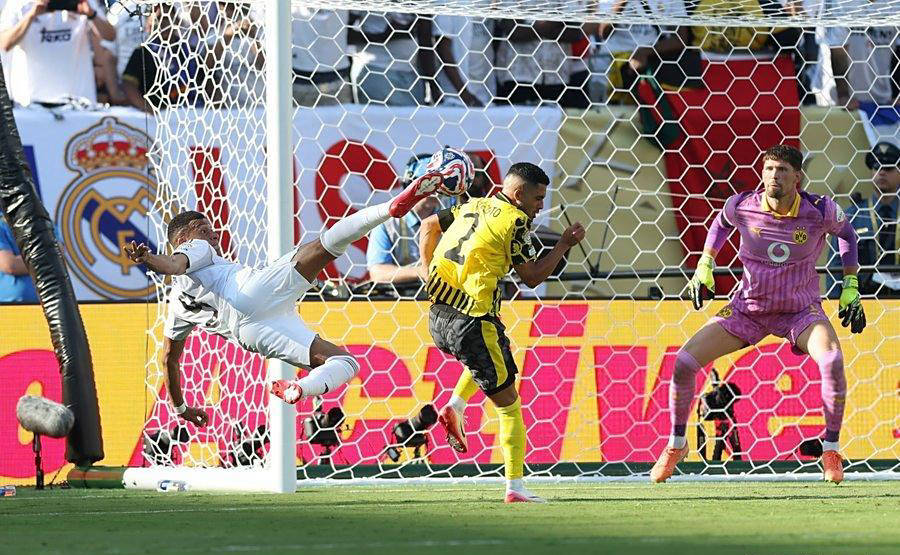 Yabo-姆巴佩连续十二场比赛得分超过表现优异，巴塞罗那不断突破！赛场气氛高涨的简单介绍-Yabo